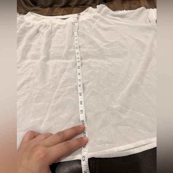 White open sleeve blouse🤍
Stunning never worn flowy blouse! - Picture 6 of 6